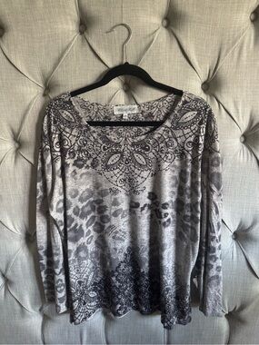“Closet Full” Gray Printed Long Sleeve Scoop Neck Tunic